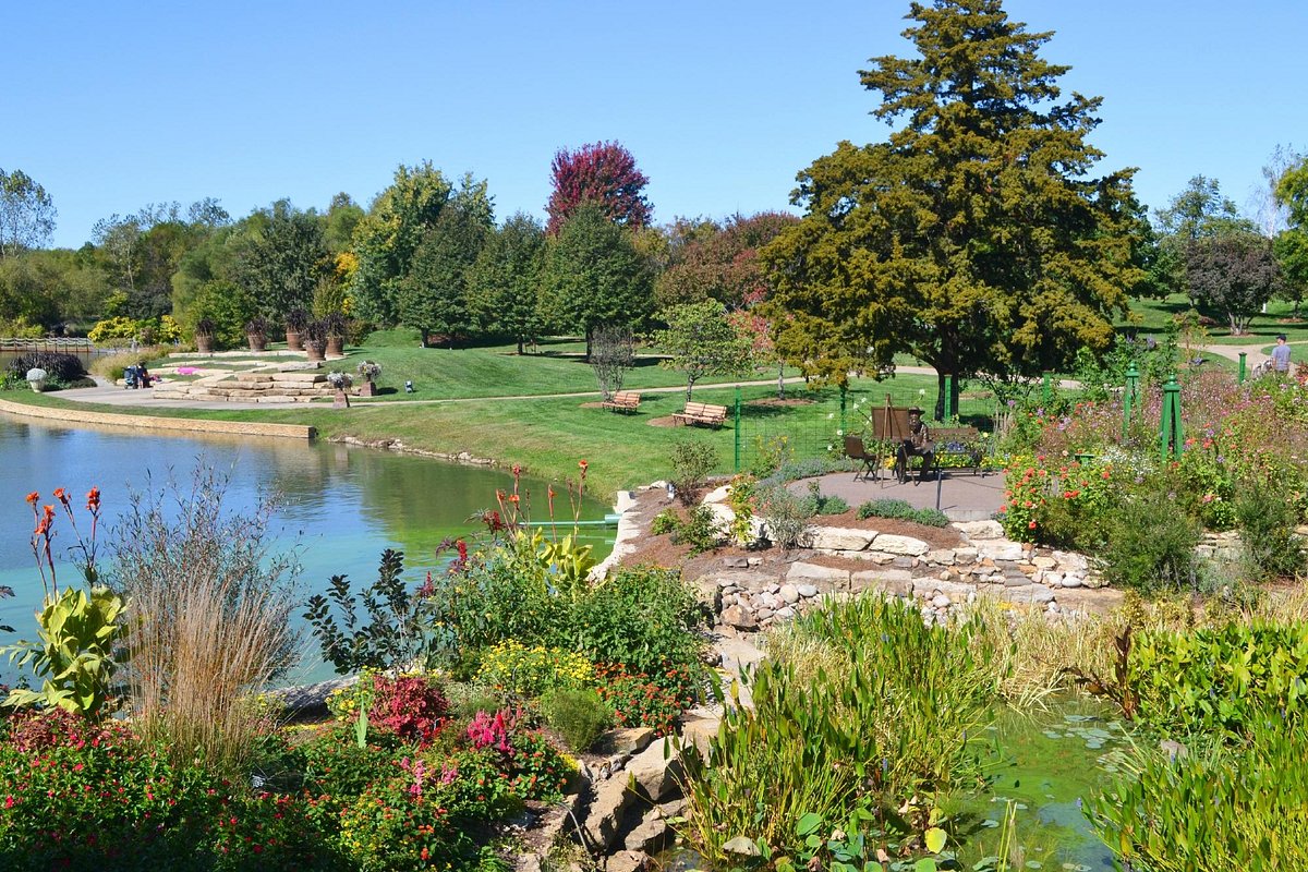 Overland Park Arboretum and botanical gardens